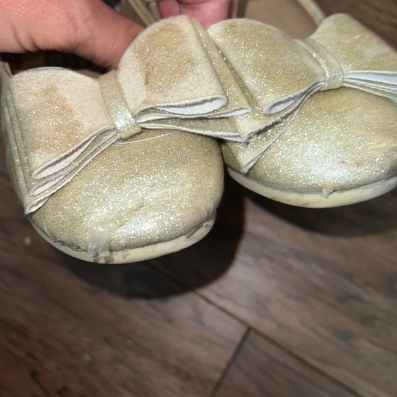 Gold Pipperdoodles bow shoes - Picture 3 of 6